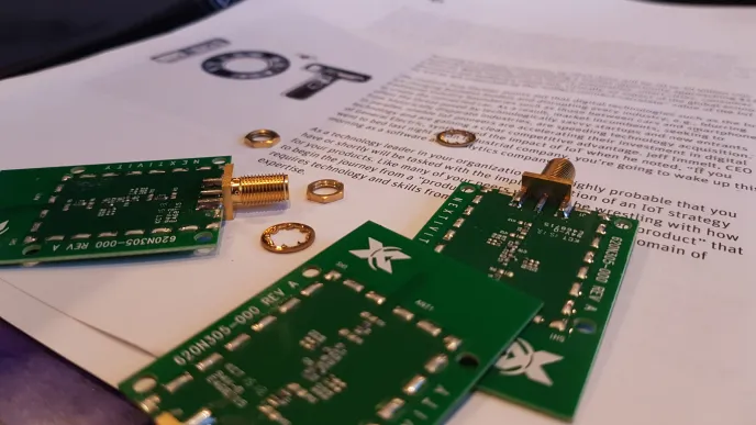 RF connector body type straight end launch