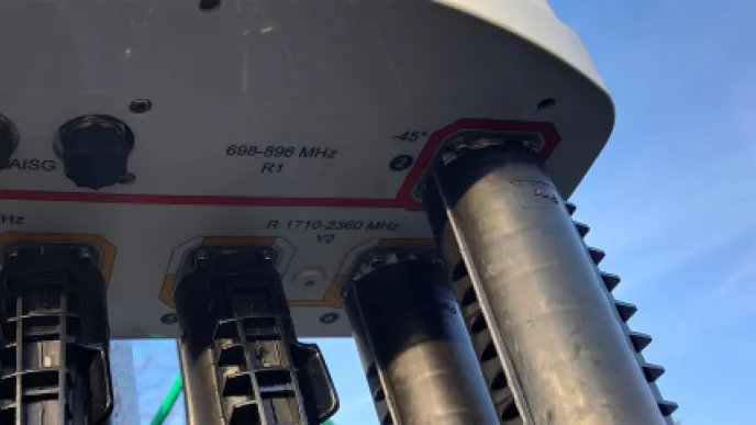 4G frequency bands, multiport antenna