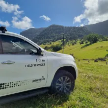 Field services vehicle conducting signal measurements